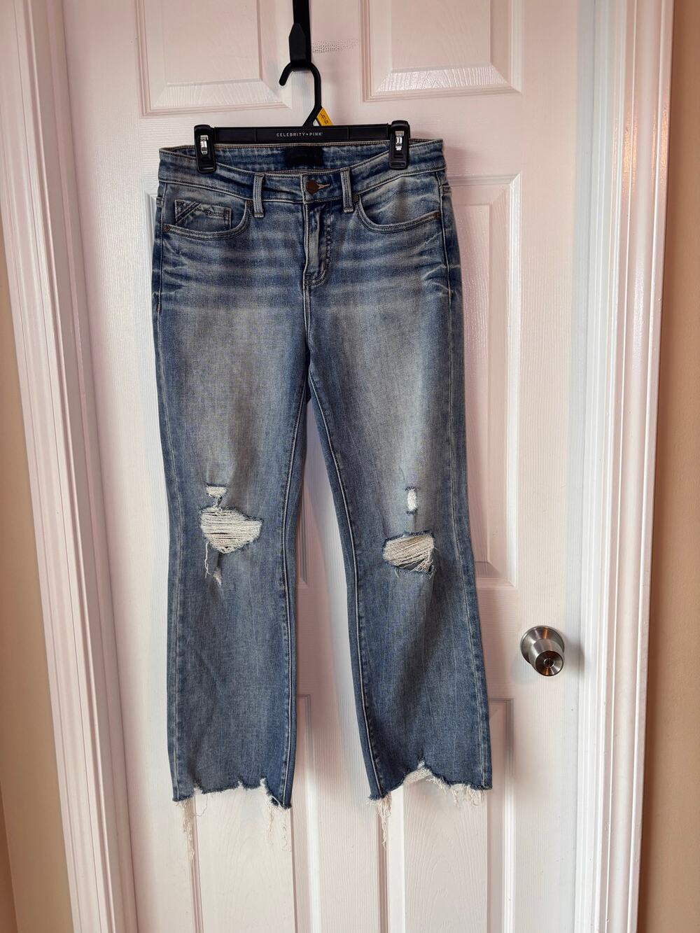 Buckle Black Women’s Size 28x28 Cropped Straight Distressed Jeans Raw Hem